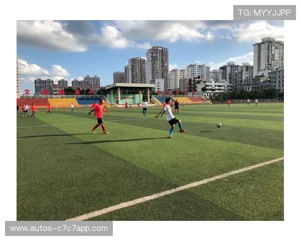 凯凯足球星崛起记:从小场地到国际赛场的梦想之旅 凯凯足球星崛起记:从小场地到国际赛场的梦想之旅