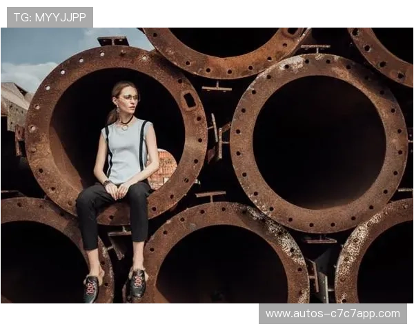 足球球星女装变身惊艳登场 展现独特魅力与时尚风采